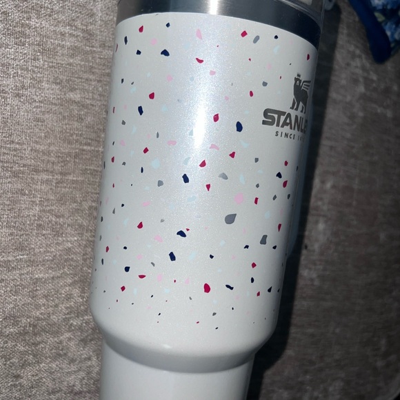 Limited Edition *RARE* Stanley 40oz Terrazzo White - Picture 2 of 9